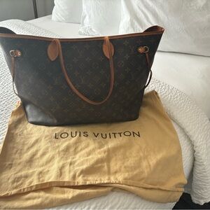 USED Louis Vuitton 100% Authentic 
Neverfull NM Tote Monogram Canvas MM